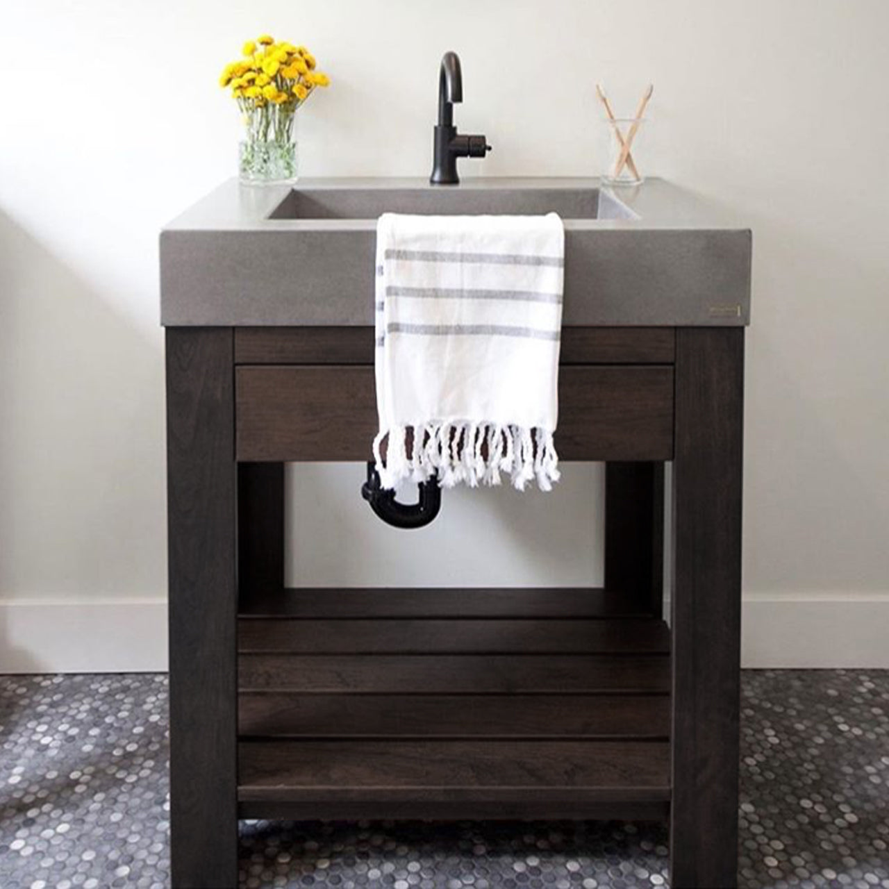 https://www.trueformconcrete.com/cdn/shop/products/vanity-lavare-24-towel-hanging_bc9fbcc6-8b2a-4827-9fba-5b3a8c8f44c2.jpg?v=1692802067